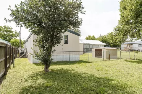 Exterior - 207 Dunbar St, Refugio, TX 78377 photo 4 of 9