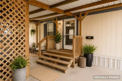 Exterior - 207 Dunbar St, Refugio, TX 78377 photo 2 of 9