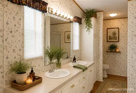 Bath - 207 Dunbar St, Refugio, TX 78377 photo 1 of 8