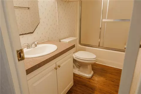 Bath - 207 Dunbar St, Refugio, TX 78377 photo 7 of 8