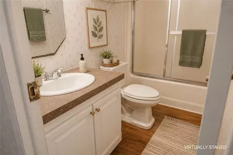 Bath - 207 Dunbar St, Refugio, TX 78377 photo 6 of 8