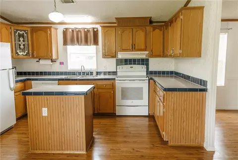 Kitchen - 207 Dunbar St, Refugio, TX 78377 photo 1 of 2