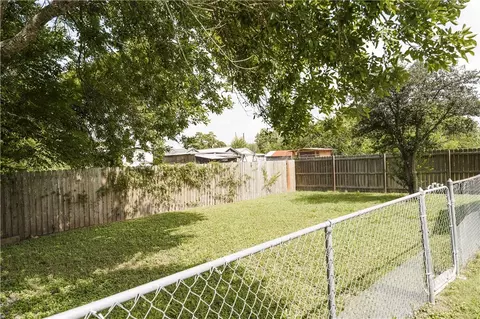 Exterior - 207 Dunbar St, Refugio, TX 78377 photo 5 of 9