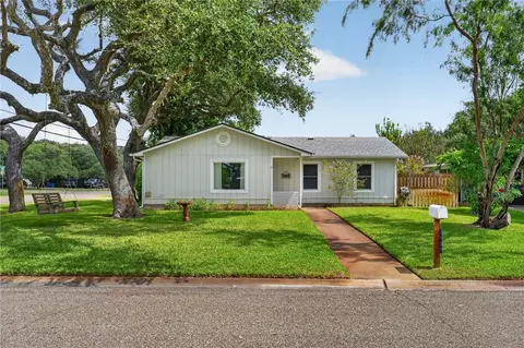 1902 Glass Ave, Rockport, TX 78382