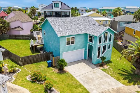 909 Whispering Sands St, Port Aransas, TX 78373