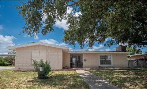 1333 Casa Verde Dr, Corpus Christi, TX 78411