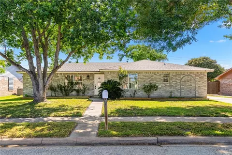 211 Poesta Dr, Portland, TX 78374
