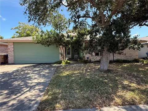 1810 Silver Sands Dr, Corpus Christi, TX 78412