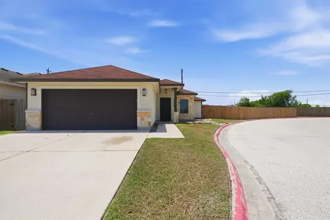 7201 Lake Tranquility Dr, Corpus Christi, TX 78414