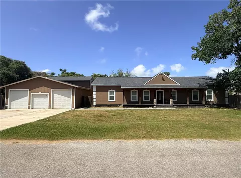 129 S Verne St, Rockport, TX 78382
