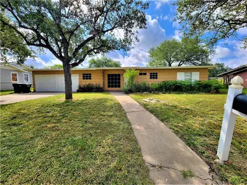 620 Reynolds Ave, Taft, TX 78390