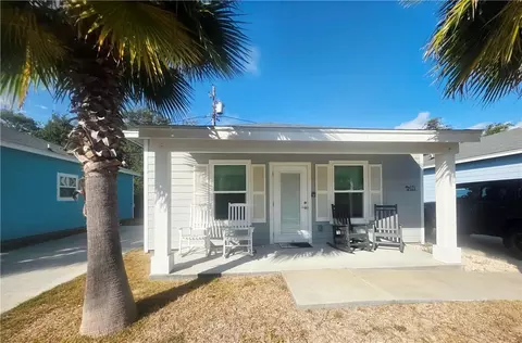 121 Oasis Cir, Rockport, TX 78382