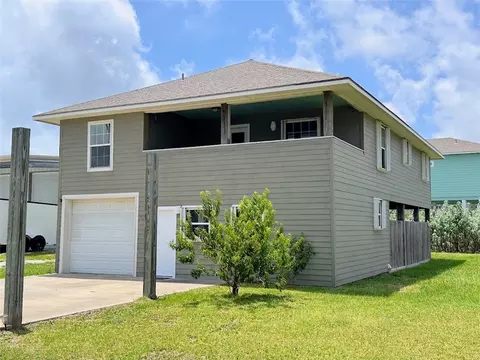 103 Palm Dr, Rockport, TX 78382