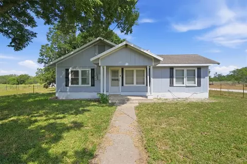 171 County Road 325, George West, TX 78022