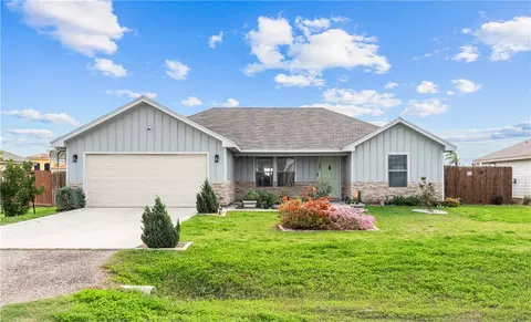 103 Atkinson Dr, Orange Grove, TX 78372