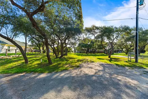 606 N 4th St, Fulton, TX 78358