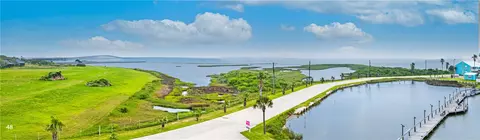102 Sea Glass Cv, Rockport, TX 78382