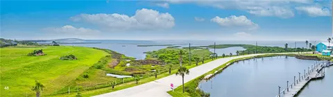 101 Sea Glass Cv, Rockport, TX 78382
