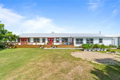 202 N Hynes St, Austwell, TX 77950