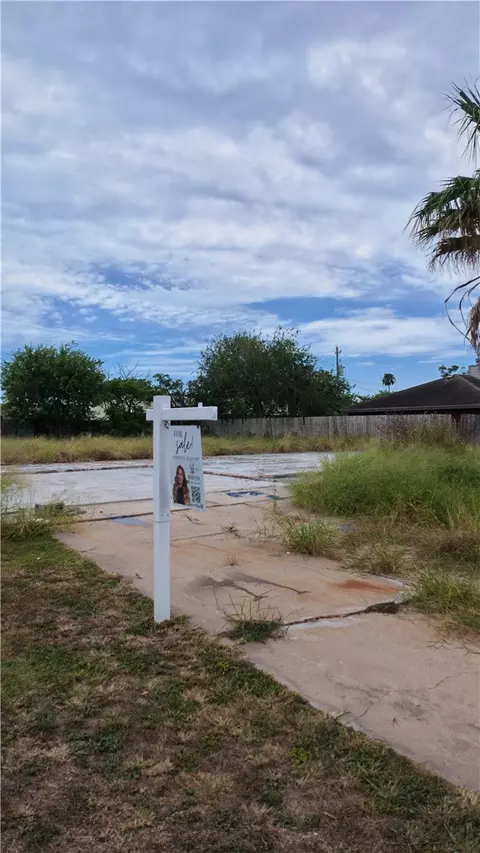 1306 Sandstone Dr, Corpus Christi, TX 78412