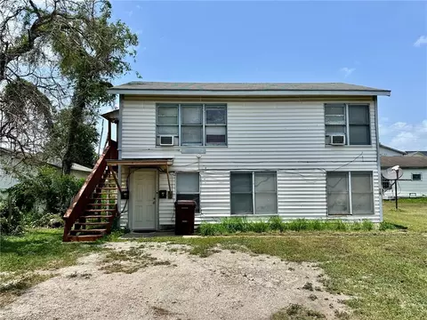 706 W Nettie Ave, Kingsville, TX 78363