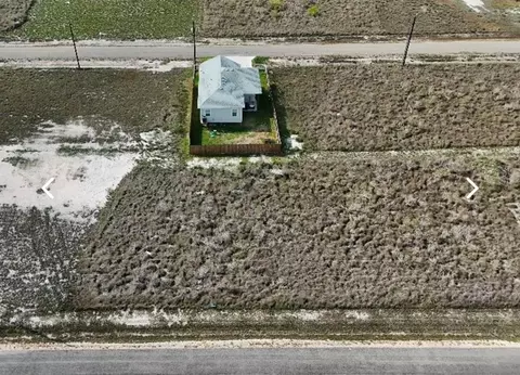 99 Northview Dr, Rockport, TX 78382