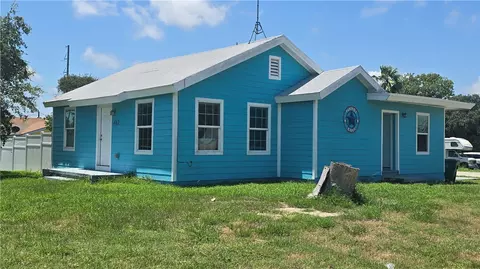 402 S Saunders St, Aransas Pass, TX 78336