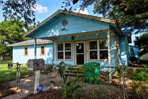617 N Houston St, Aransas Pass, TX 78336