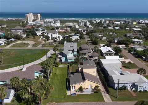 117 Trojan St, Port Aransas, TX 78373
