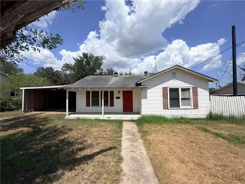 10420 Sixth St, Pettus, TX 78146