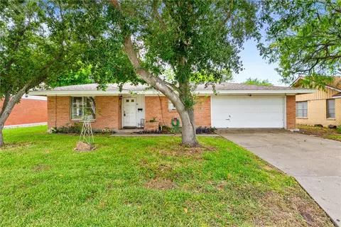 106 Rice Dr, Portland, TX 78374
