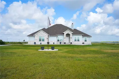 107 Sunrise Dr, Rockport, TX 78382