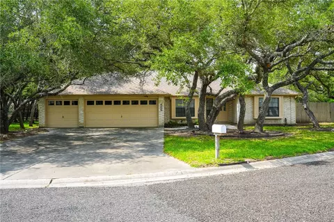 204 Highlands Dr, Rockport, TX 78382