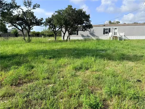 1807 W Gile Ave, Aransas Pass, TX 78336