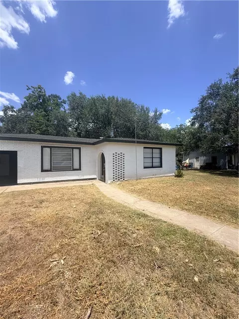 809 Loma St, Alice, TX 78332