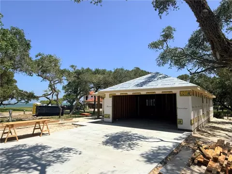 2106 Royal Oaks, Rockport, TX 78382