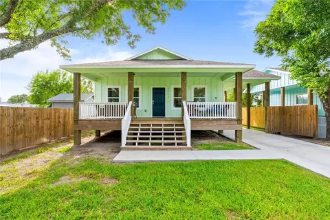 2311 S Bronte St, Rockport, TX 78382