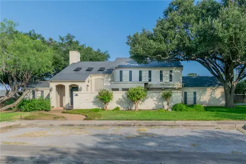4 Caleta Cir, Alice, TX 78332