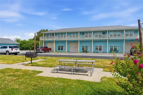 1809 Hillcrest Dr #205, Rockport, TX 78382