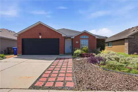 3825 Los Arroyos Dr, Corpus Christi, TX 78414
