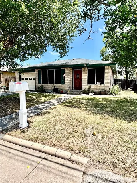 1013 Laredo St, Sinton, TX 78387