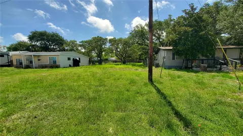 237 S 13th St, Aransas Pass, TX 78336