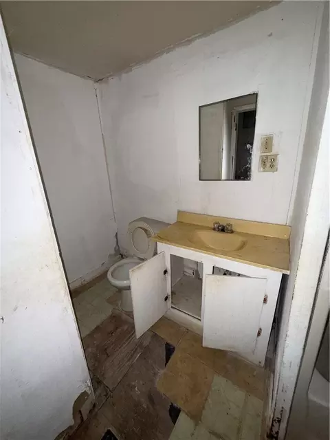 Bath - 1008 S Aster St S, Mathis, TX 78368 photo 3 of 4