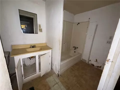 Bath - 1008 S Aster St S, Mathis, TX 78368 photo 4 of 4