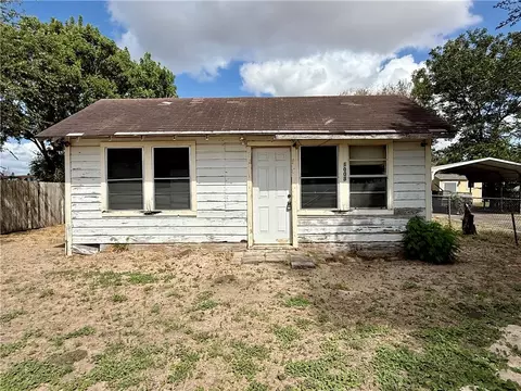 Exterior - 1008 S Aster St S, Mathis, TX 78368 photo 2 of 8