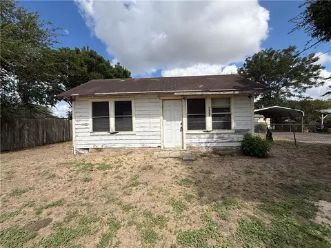 Exterior - 1008 S Aster St S, Mathis, TX 78368 photo 3 of 8