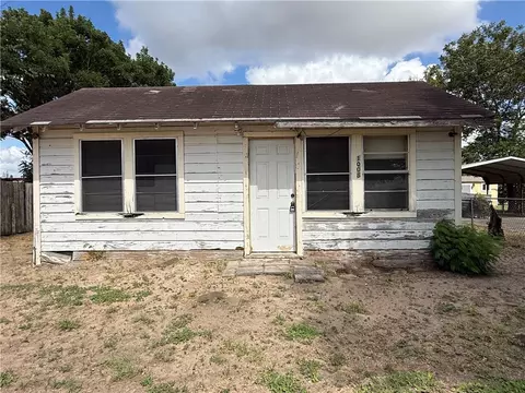 1008 S Aster St S, Mathis, TX 78368