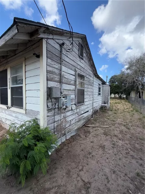 Exterior - 1008 S Aster St S, Mathis, TX 78368 photo 4 of 8