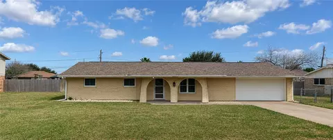 1607 W Palm Dr, Aransas Pass, TX 78336