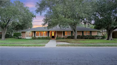 414 Barracuda Pl, Corpus Christi, TX 78411